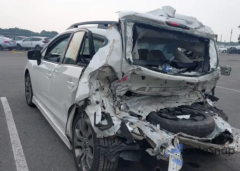 2016 Subaru Impreza 2.0I Sport Limited z USA, uszkodzony, nr VIN JF1GPAU64GH215462